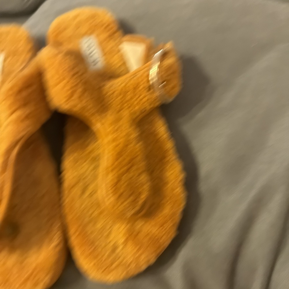 Coach Hollie Shearling Orange Flip Flops Gold Buckle 9B - Picture 2 of 7